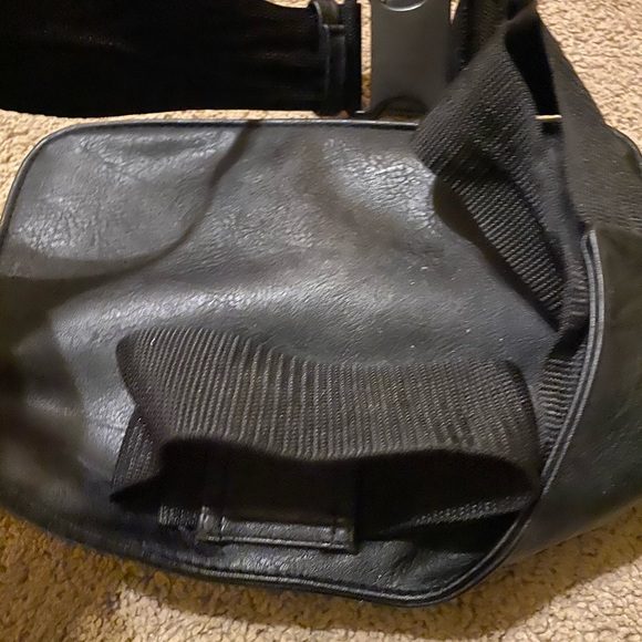 VICTORIAS SECRET EMPLOYEE FANNY PACK - Picture 3 of 4